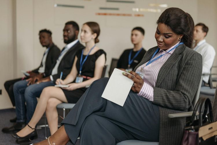 Die 10 Besten Praktiken für ein Erfolgreiches Firmenseminar zur Mitarbeiterbildung