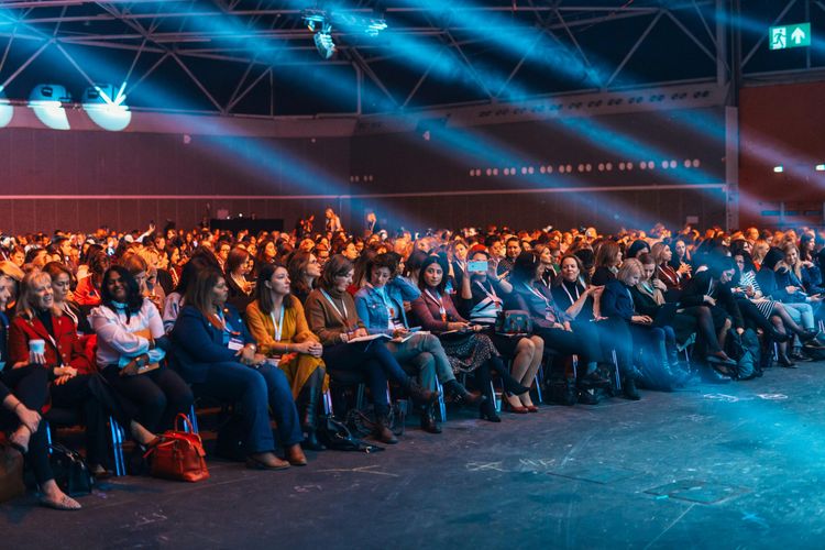 Organising a 500-person corporate convention method, venues and budget