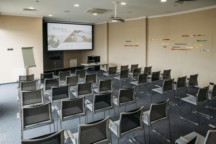 Multi-site seminars or centralised conventions which to choose?