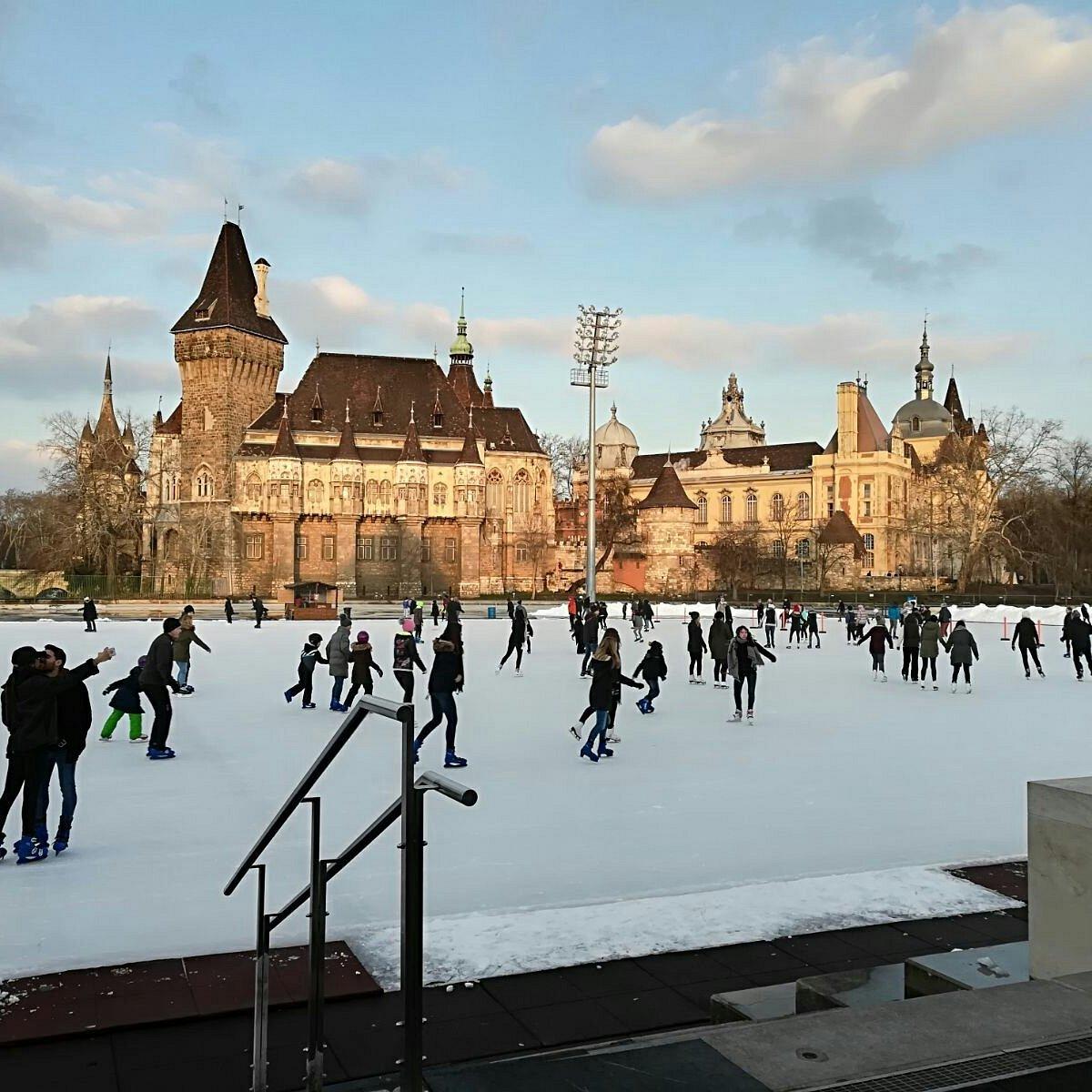 Patin à glace sur la plus grande patinoire d’Europe